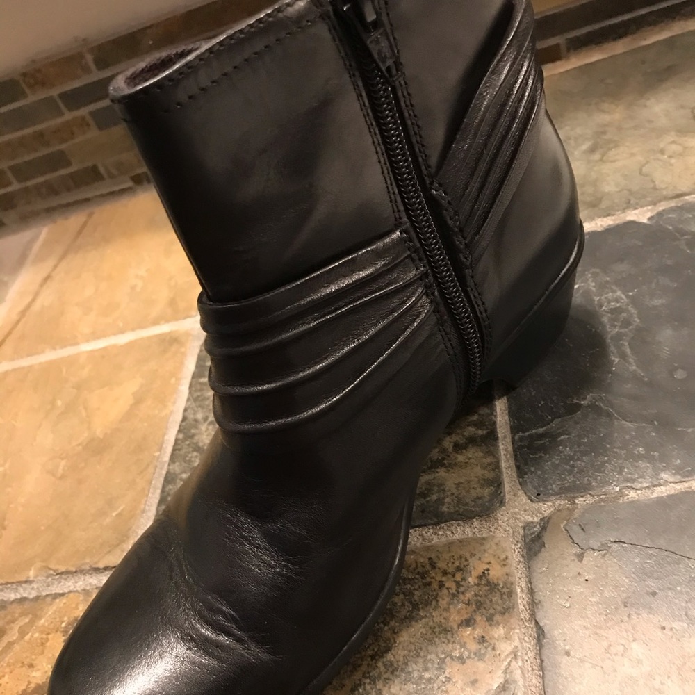 Boots - Picture 2 of 6